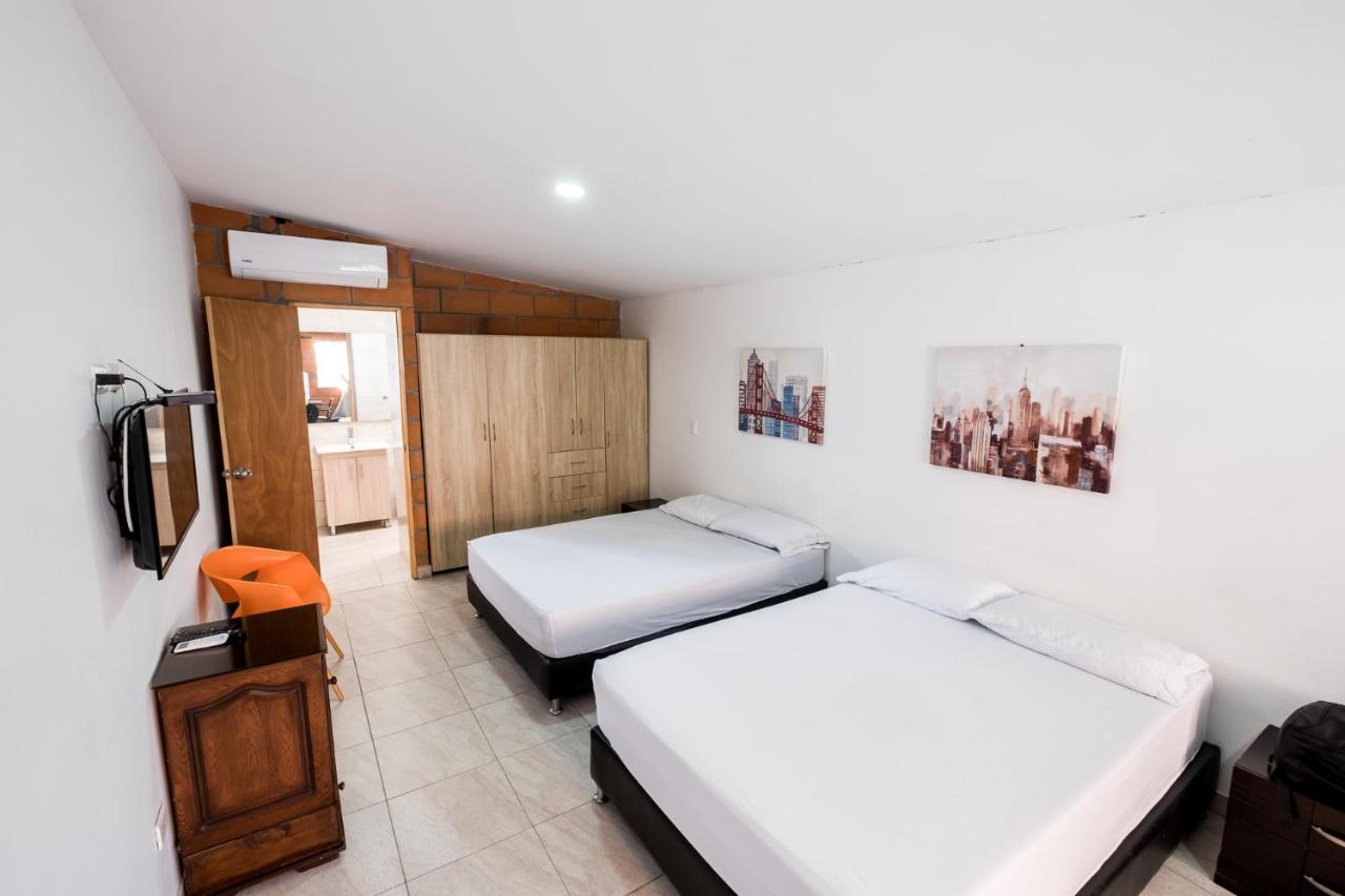 Medellin Backpacker Hostel Экстерьер фото