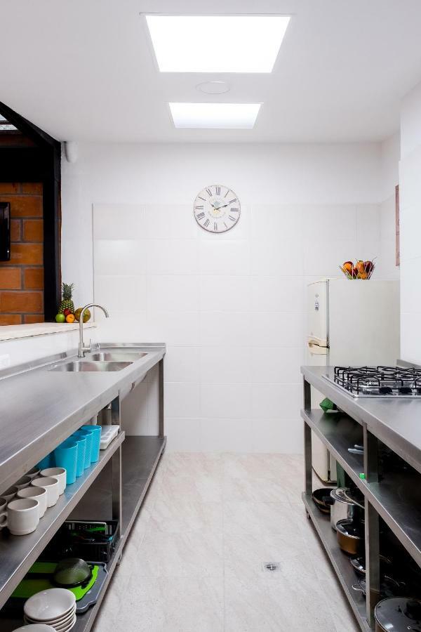 Medellin Backpacker Hostel Экстерьер фото
