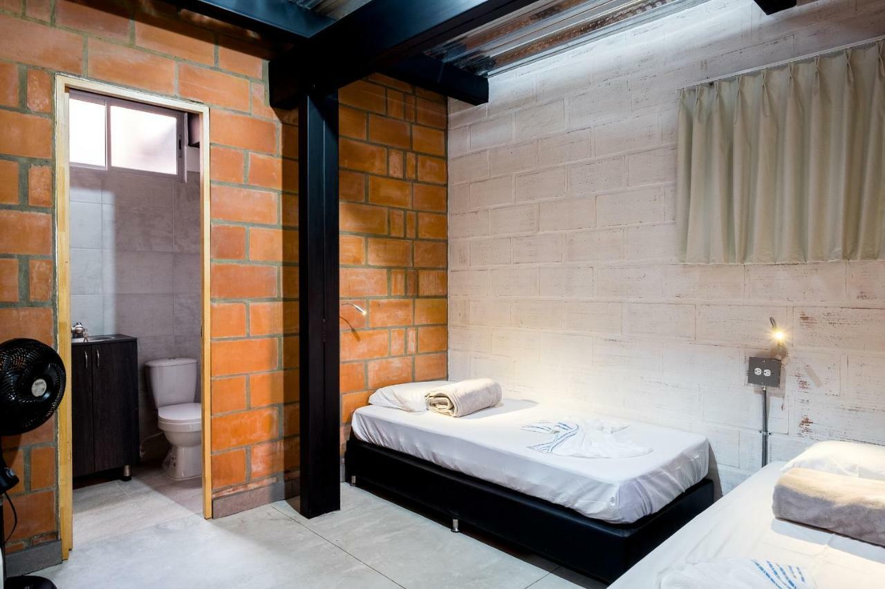 Medellin Backpacker Hostel Экстерьер фото