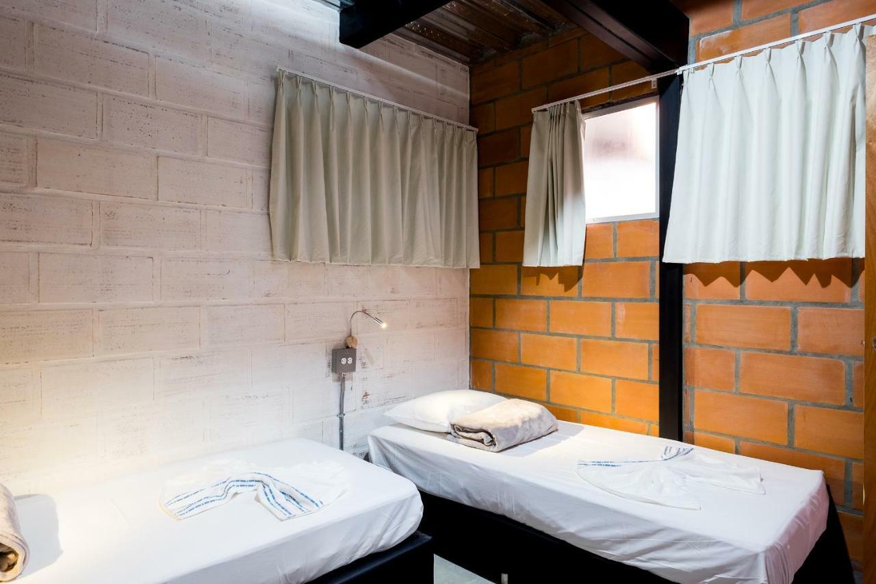 Medellin Backpacker Hostel Экстерьер фото