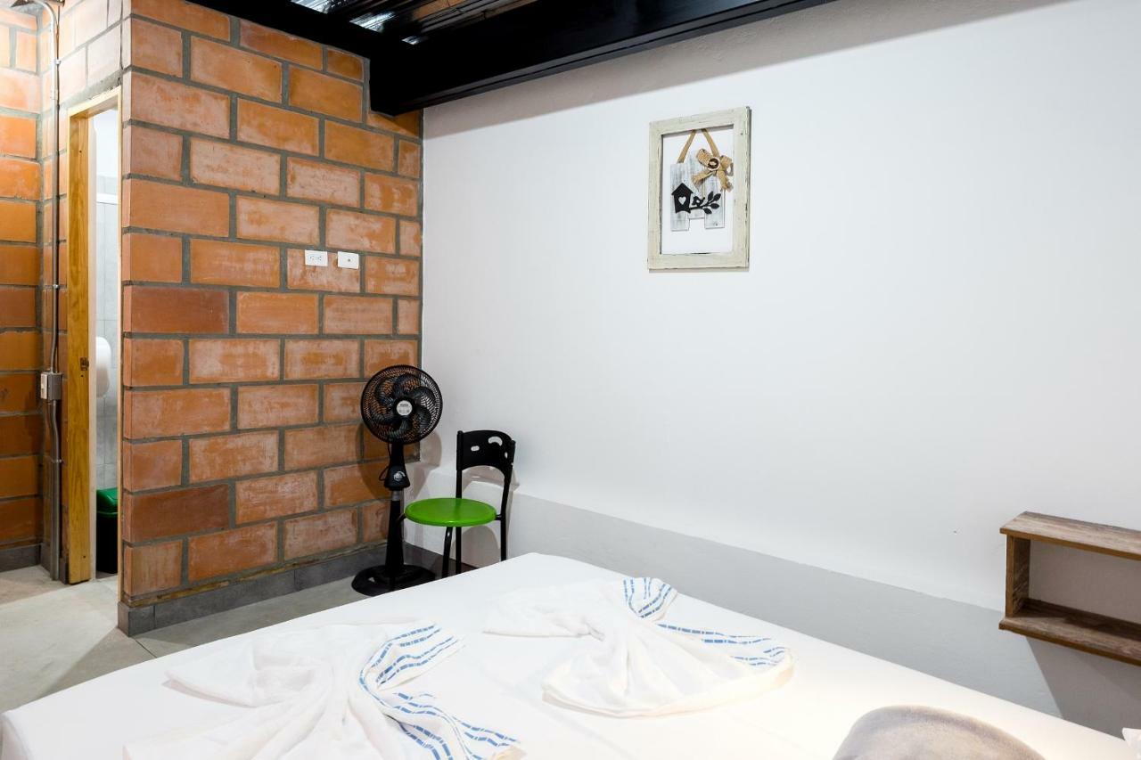 Medellin Backpacker Hostel Экстерьер фото
