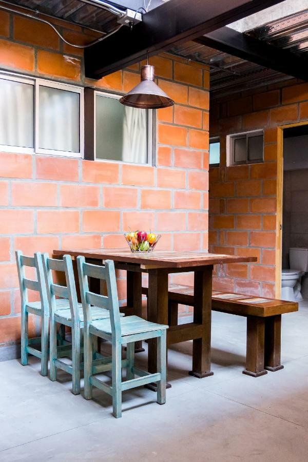 Medellin Backpacker Hostel Экстерьер фото
