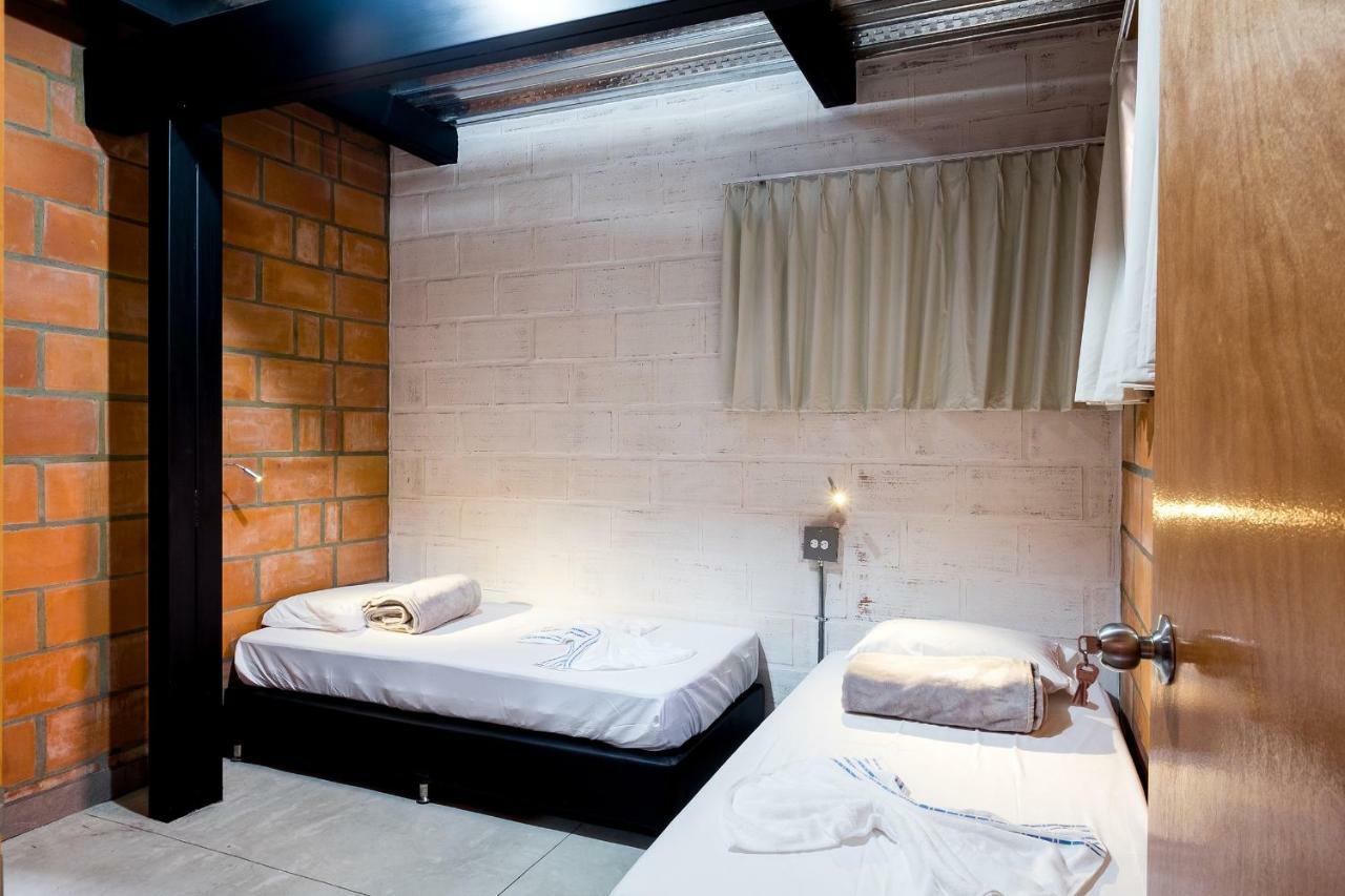 Medellin Backpacker Hostel Экстерьер фото
