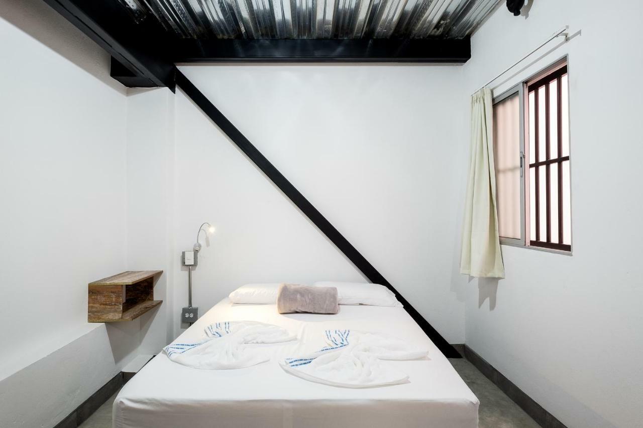 Medellin Backpacker Hostel Экстерьер фото
