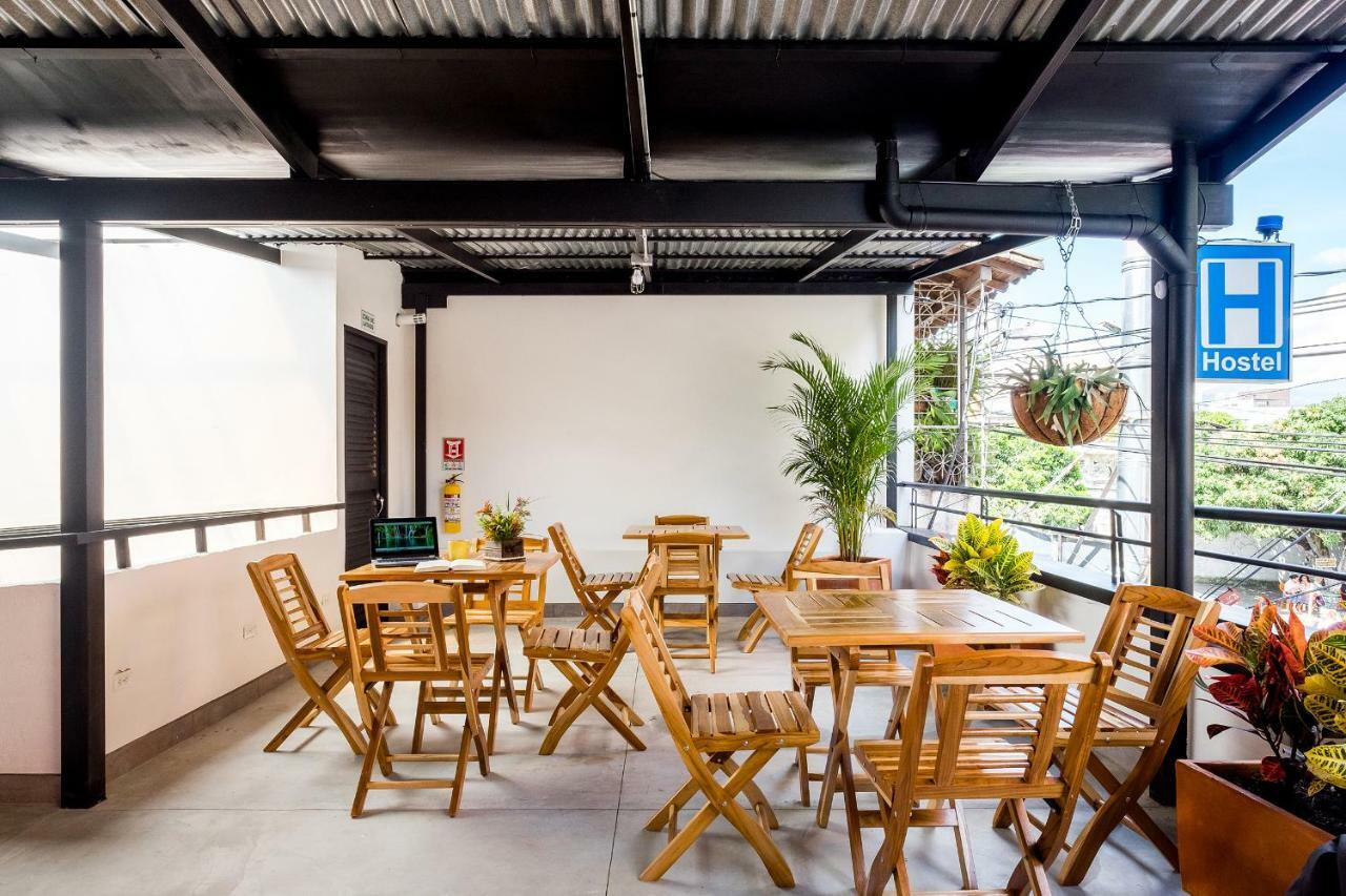 Medellin Backpacker Hostel Экстерьер фото