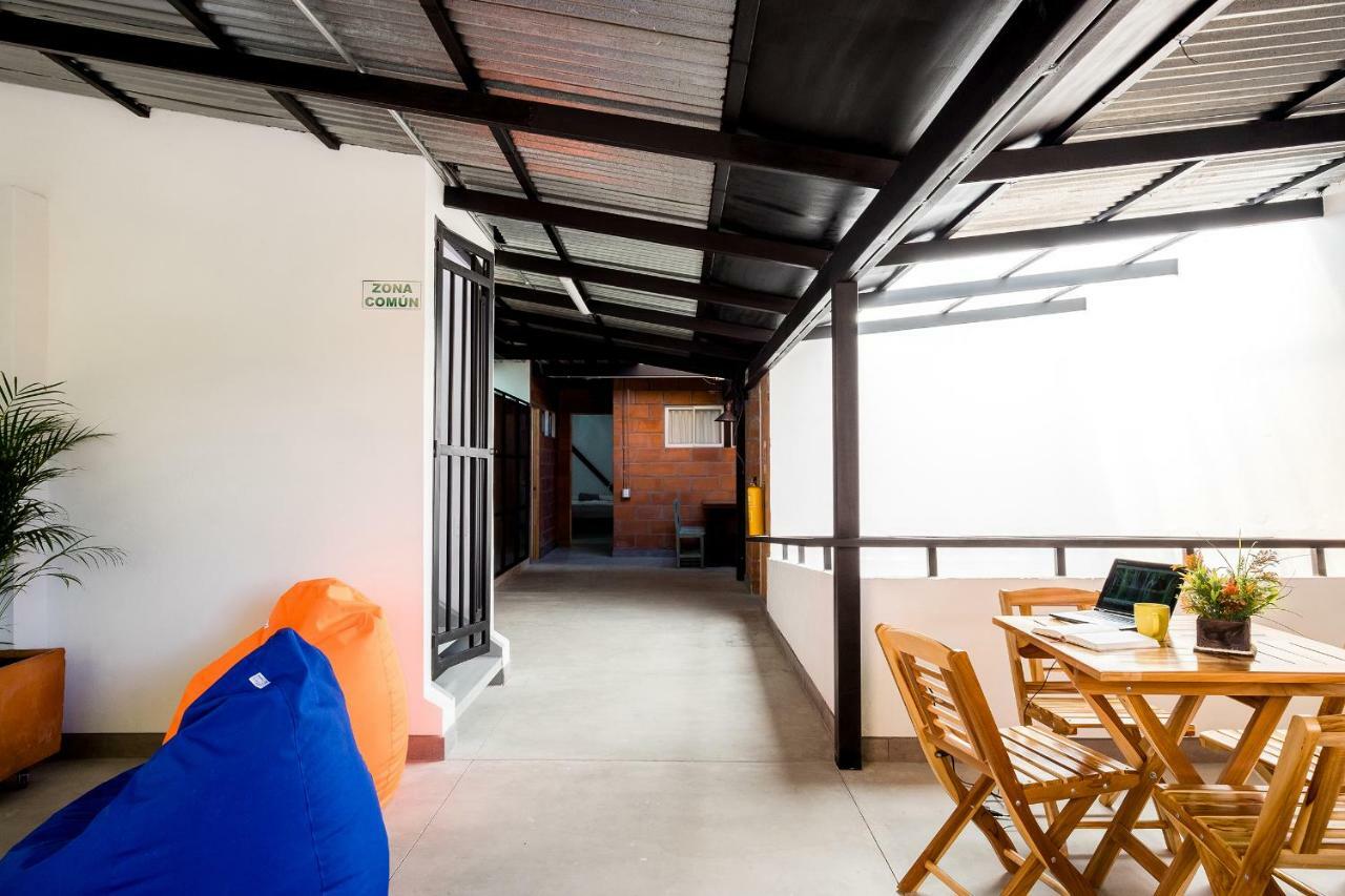 Medellin Backpacker Hostel Экстерьер фото