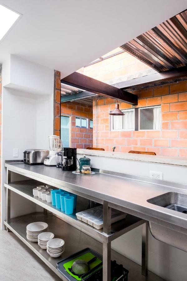 Medellin Backpacker Hostel Экстерьер фото