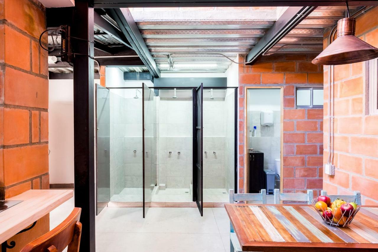 Medellin Backpacker Hostel Экстерьер фото