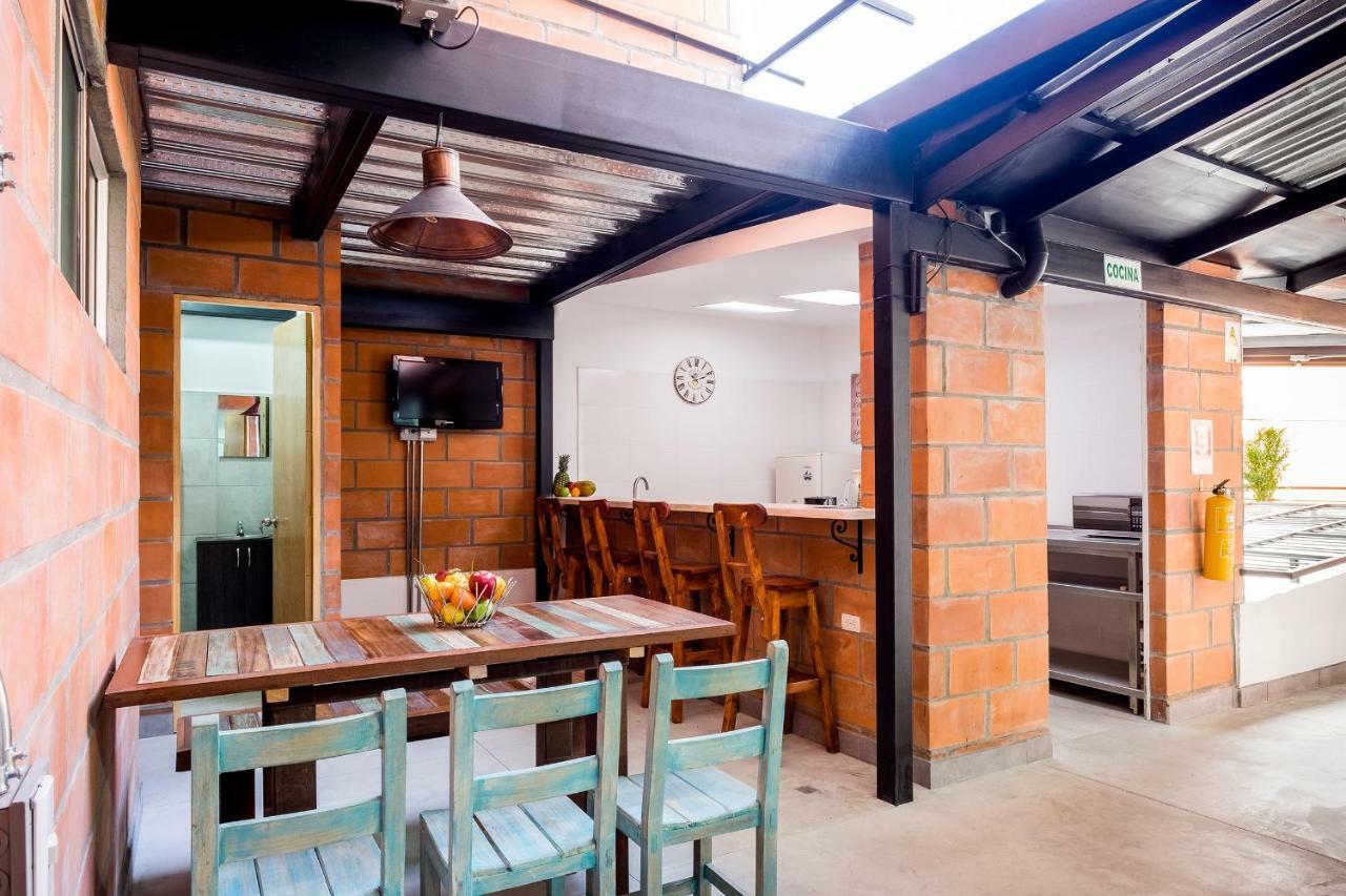 Medellin Backpacker Hostel Экстерьер фото