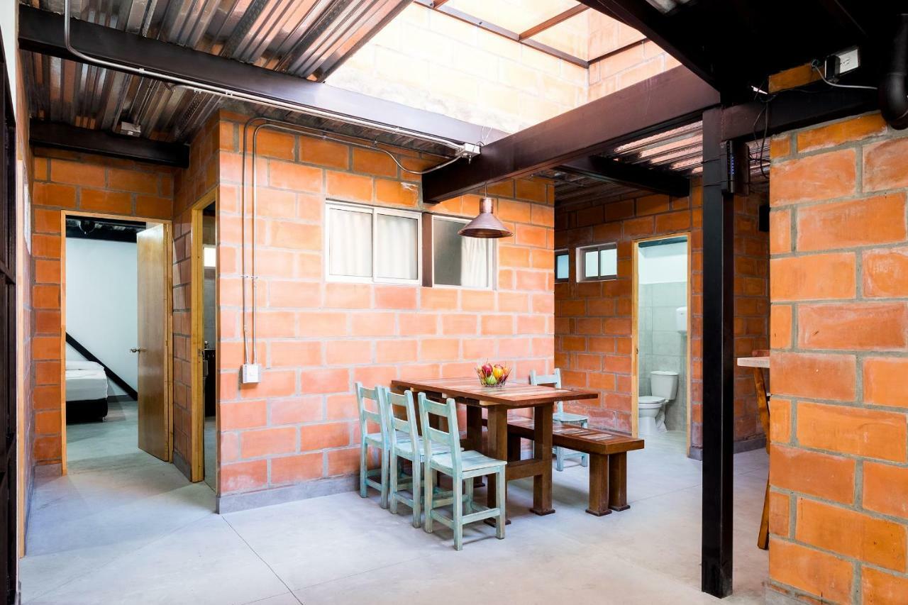 Medellin Backpacker Hostel Экстерьер фото