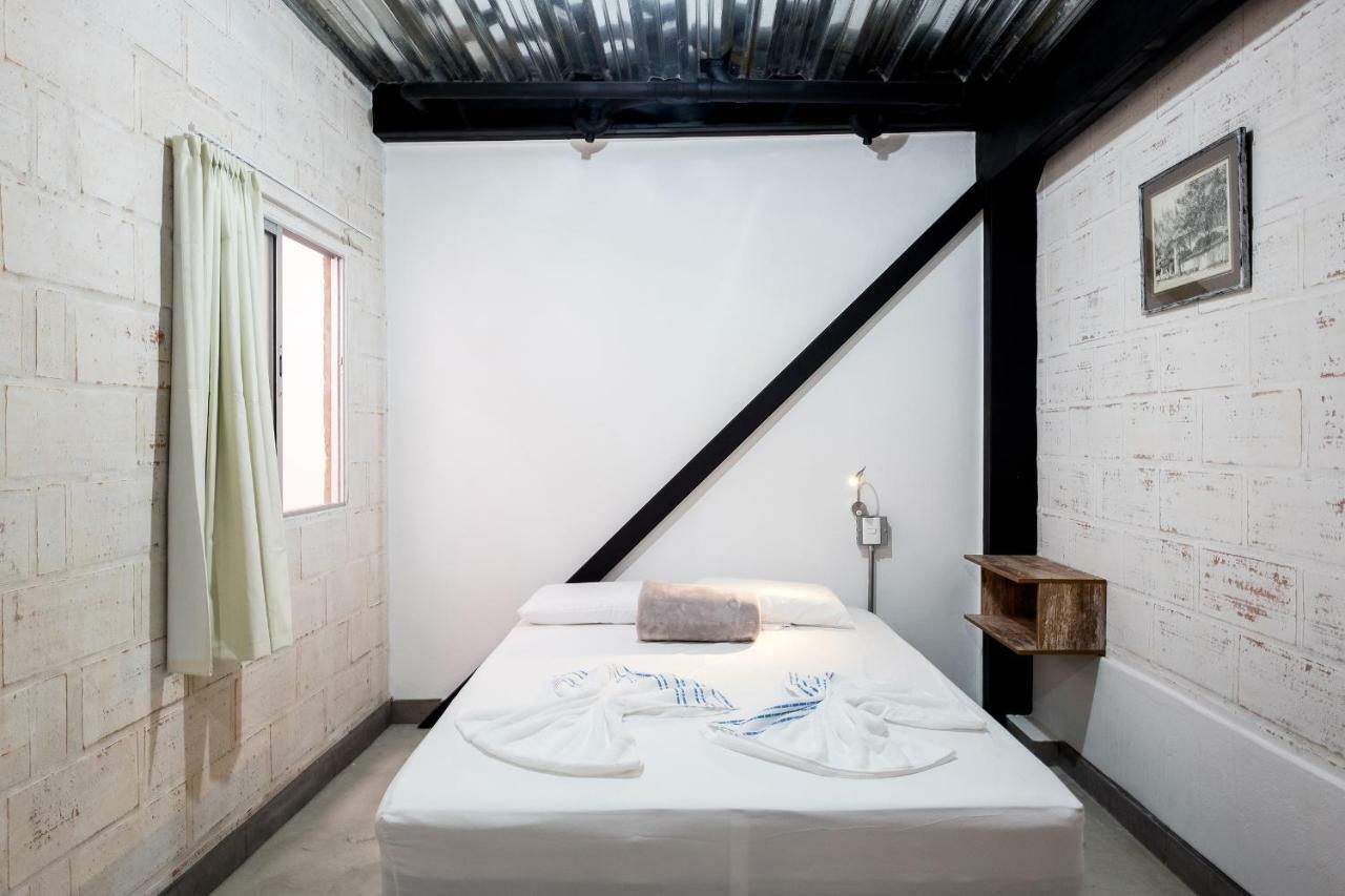 Medellin Backpacker Hostel Экстерьер фото