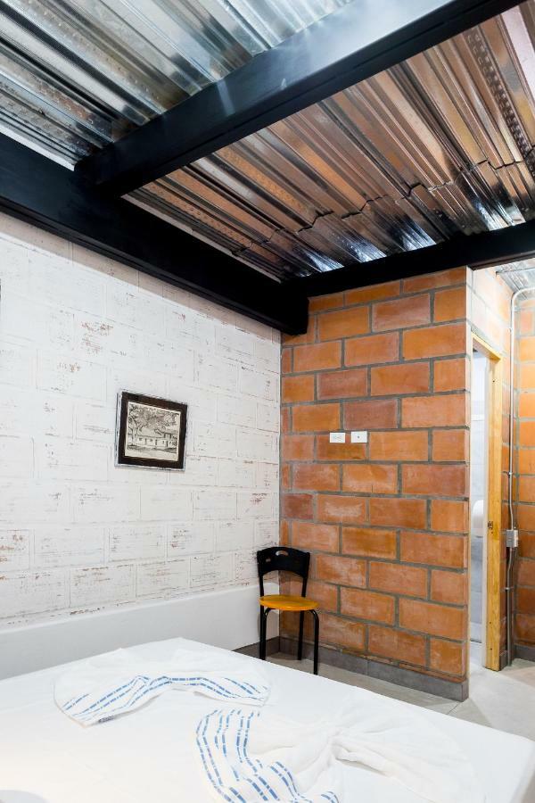 Medellin Backpacker Hostel Экстерьер фото